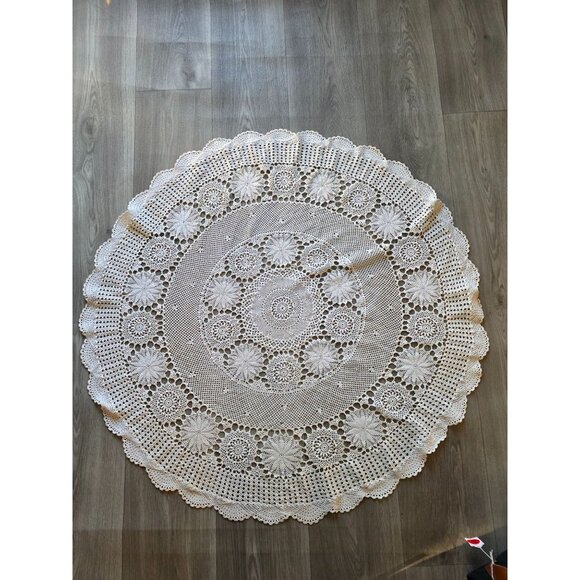 Vintage Handmade Round Crochet Lace Tablecloth 37" Diameter - Picture 1 of 4